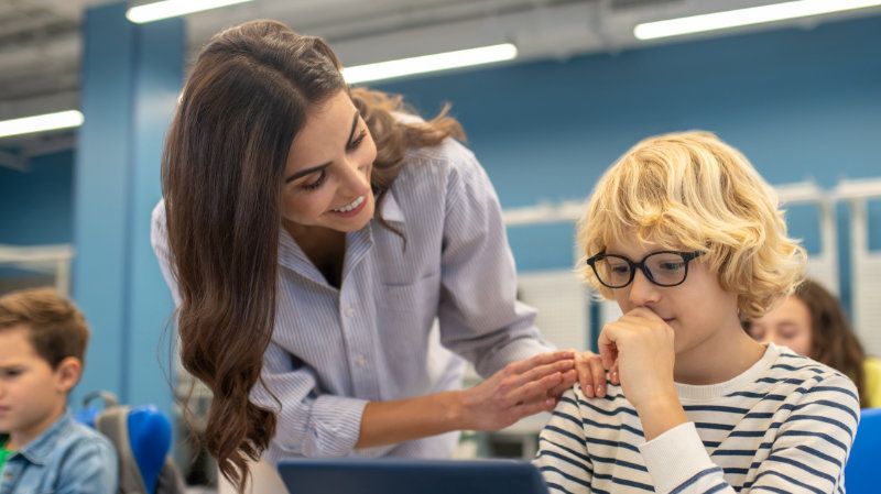 La importancia y beneficios de usar tecnología en las aulas escolares