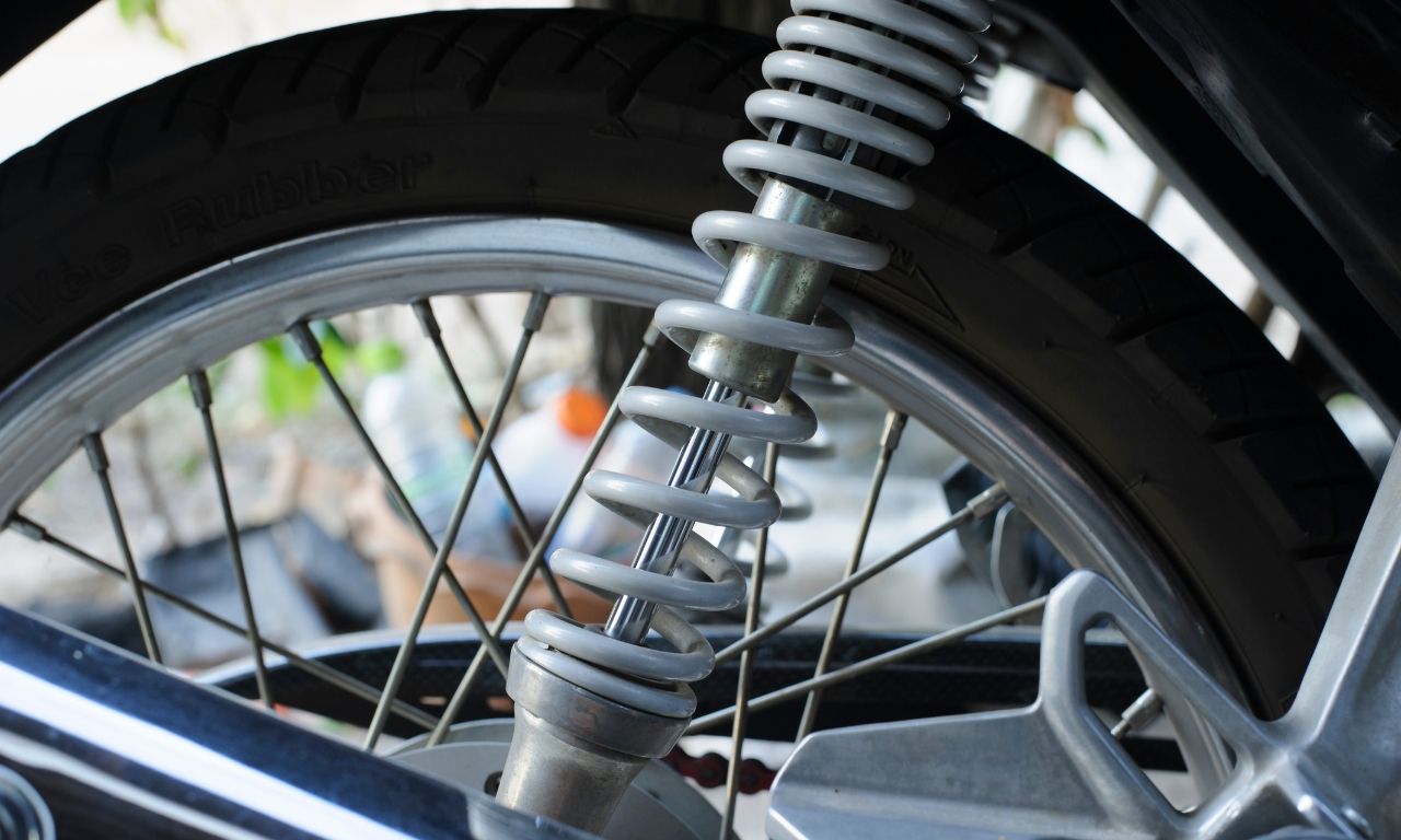 Mejora el manejo y confort de tu moto con amortiguadores YSS