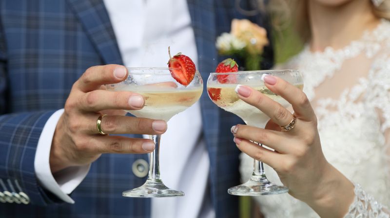 Coctelería para bodas: el detalle que convierte tu evento en una experiencia inolvidable