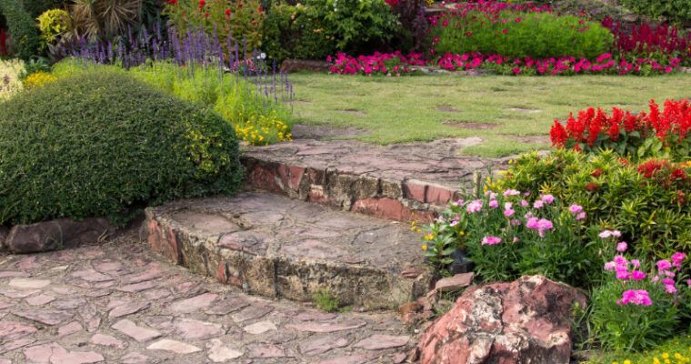 ¿Pensando en renovar tu jardín? Claves para un diseño bonito, funcional y duradero