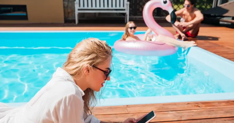 Instalar una piscina en casa: claves, opciones y errores que debes evitar desde el principio