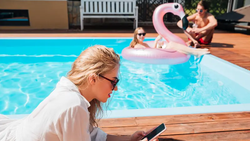 Instalar una piscina en casa: claves, opciones y errores que debes evitar desde el principio